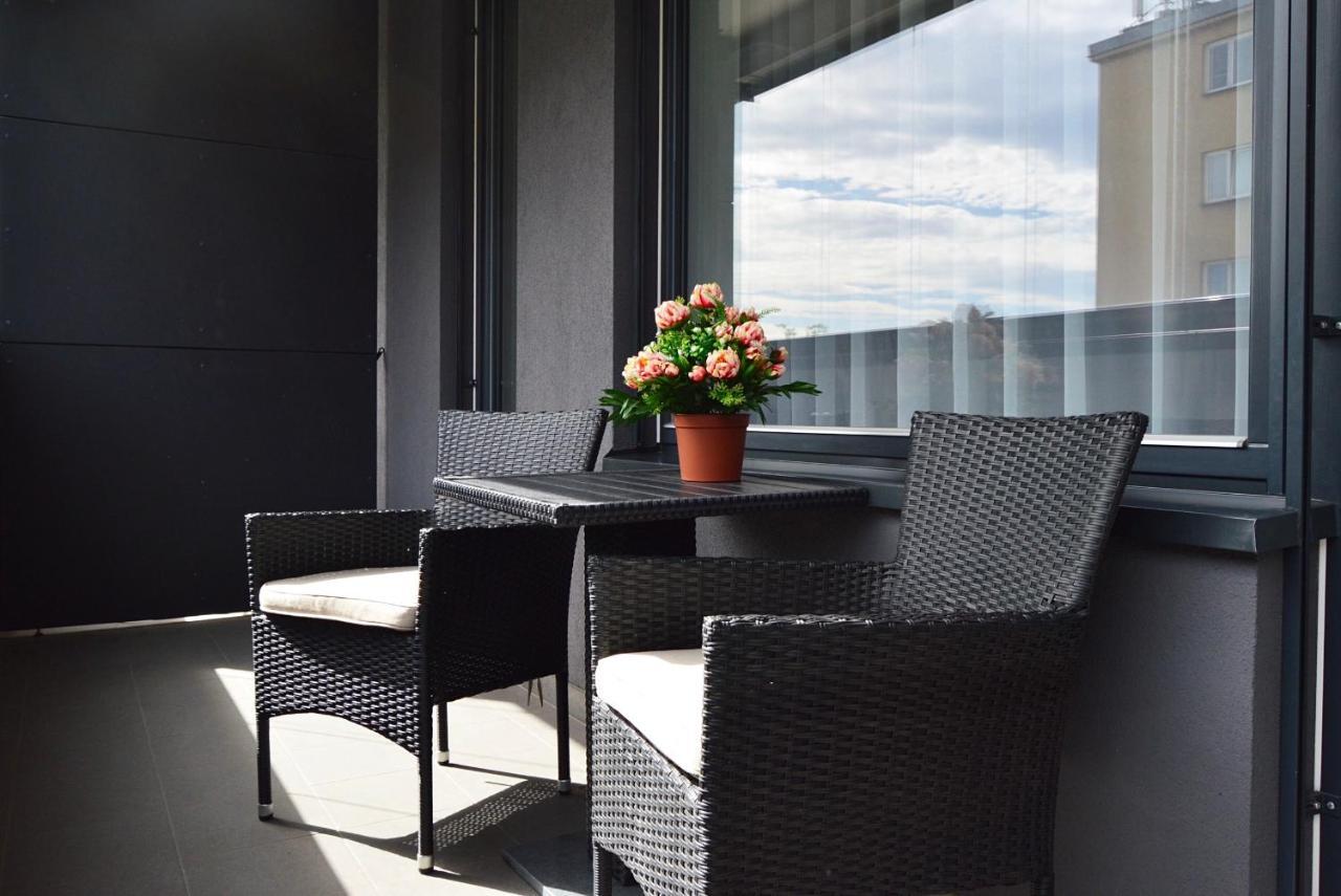 Apartment With Free Parking In Prag Eksteriør billede